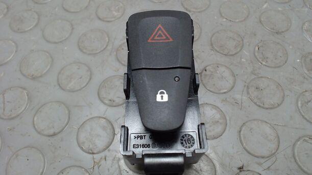 Foto: SCHALTER WARNBLINKER eines Dacia Logan MCV TCe 90 S&S