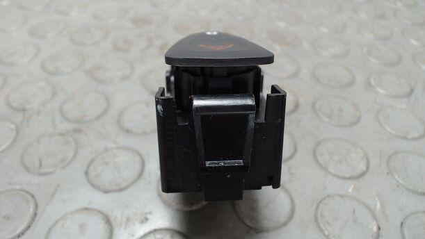 Foto: SCHALTER WARNBLINKER eines Dacia Logan MCV TCe 90 S&S
