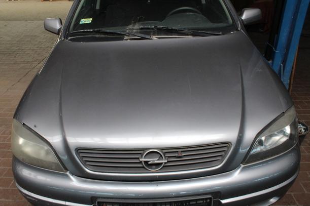 Foto: MOTORHAUBE ( OHNE KÜHLERGRILL ) eines Opel Astra 2.0 DTI