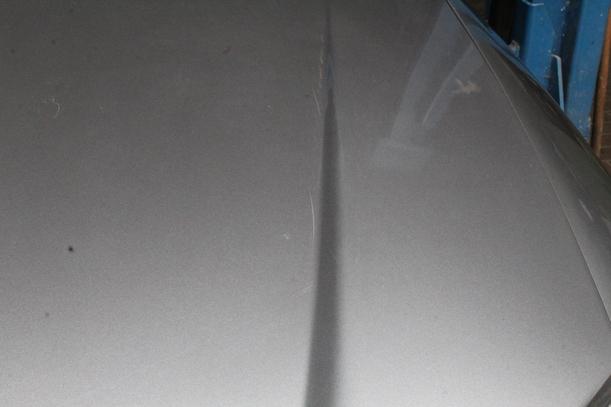 Foto: MOTORHAUBE ( OHNE KÜHLERGRILL ) eines Opel Astra 2.0 DTI