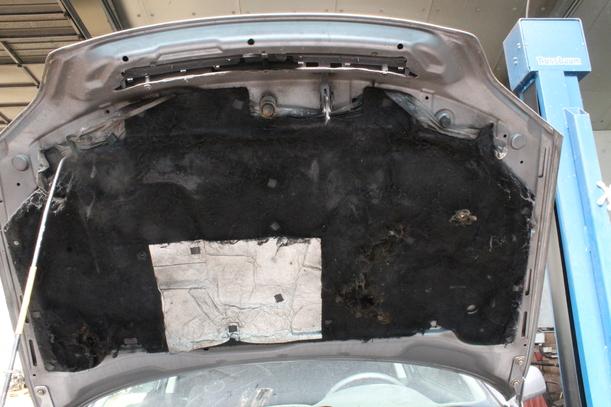Foto: MOTORHAUBE ( OHNE KÜHLERGRILL ) eines Opel Astra 2.0 DTI