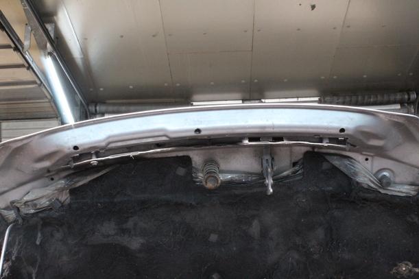 Foto: MOTORHAUBE ( OHNE KÜHLERGRILL ) eines Opel Astra 2.0 DTI