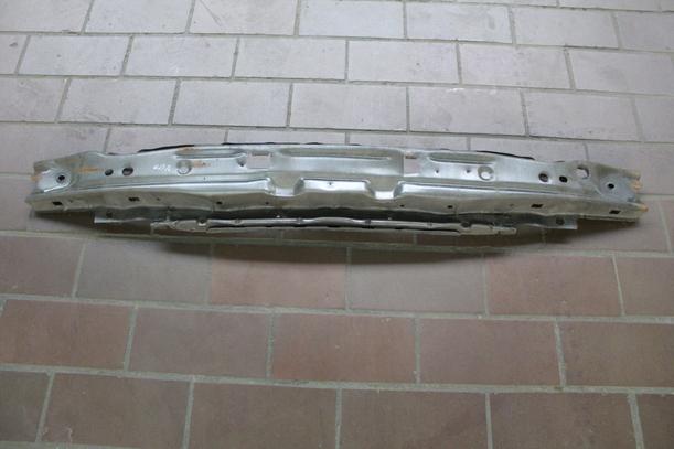 Foto: VERSTÄRKUNG VORN eines Opel Astra 2.0 DTI