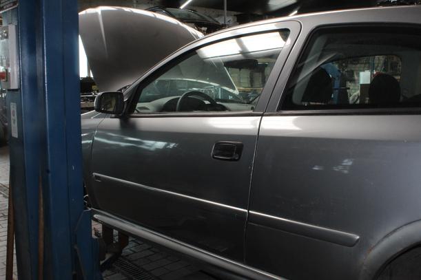 Foto: TÜR VORN LINKS ( 2/3 TÜRER ) eines Opel Astra 2.0 DTI