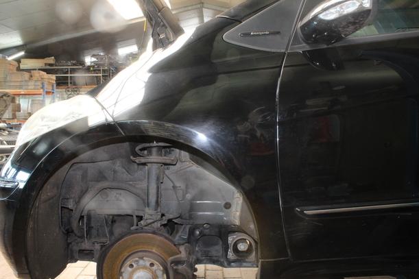 Foto: KOTFLÜGEL LINKS eines Mercedes-Benz A 150