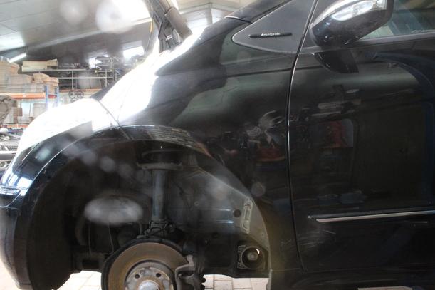 Foto: KOTFLÜGEL LINKS eines Mercedes-Benz A 150