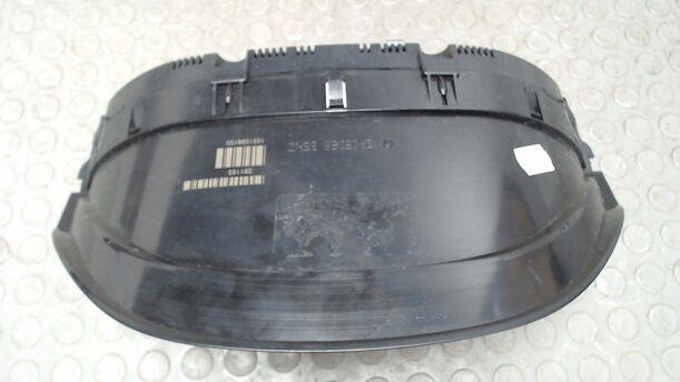 Foto: TACHOEINHEIT / KOMBIINSTRUMENT eines Mercedes-Benz A 150