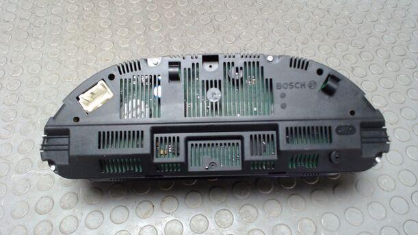 Foto: TACHOEINHEIT / KOMBIINSTRUMENT eines Mercedes-Benz A 150