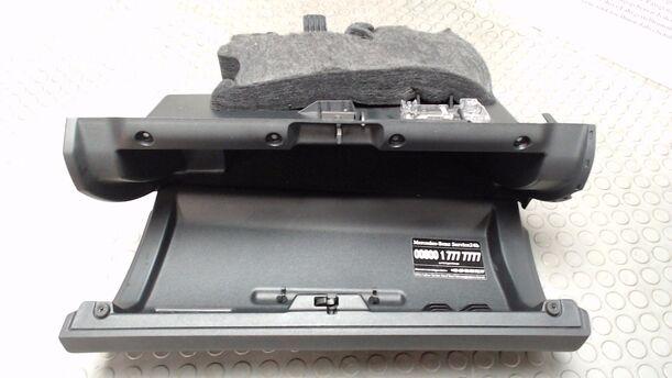 Foto: HANDSCHUHFACH eines Mercedes-Benz A 150