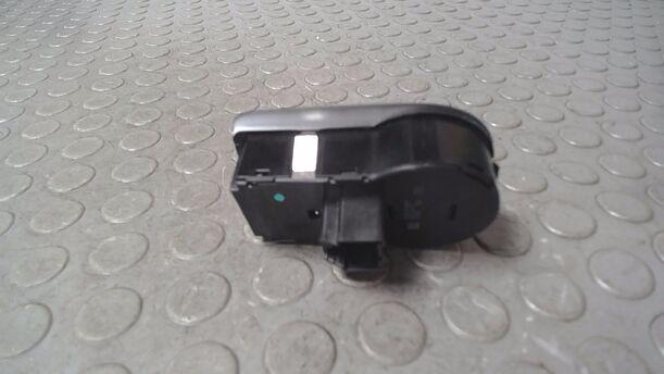 Foto: LICHTSCHALTER eines Opel Corsa 1.2 16V (ecoFLEX) Easytronic