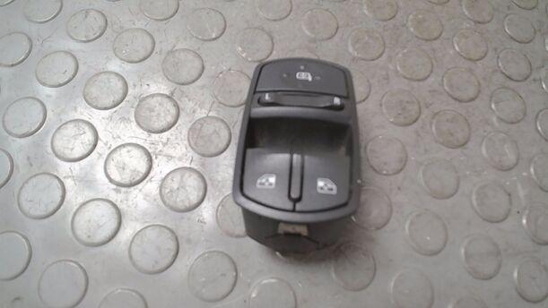 Foto: FENSTERHEBERSCHALTER eines Opel Corsa 1.2 16V (ecoFLEX) Easytronic