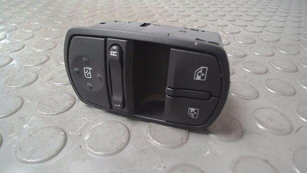 Foto: FENSTERHEBERSCHALTER eines Opel Corsa 1.2 16V (ecoFLEX) Easytronic