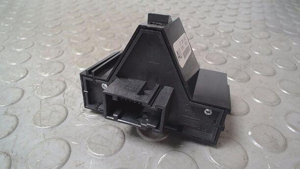 Foto: WARNBLINKSCHALTER / SCHALTER WARNBLINKANLAGE eines Opel Corsa 1.2 16V (ecoFLEX) Easytronic