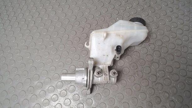 Foto: HAUPTBREMSZYLINDER ( BOSCH ) eines Opel Corsa 1.2 16V (ecoFLEX) Easytronic