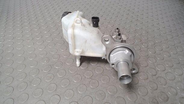 Foto: HAUPTBREMSZYLINDER ( BOSCH ) eines Opel Corsa 1.2 16V (ecoFLEX) Easytronic