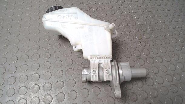 Foto: HAUPTBREMSZYLINDER ( BOSCH ) eines Opel Corsa 1.2 16V (ecoFLEX) Easytronic