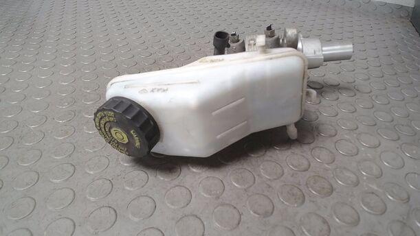 Foto: HAUPTBREMSZYLINDER ( BOSCH ) eines Opel Corsa 1.2 16V (ecoFLEX) Easytronic