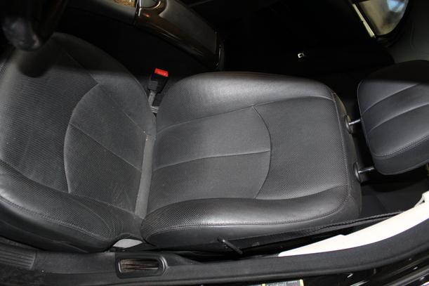 Foto: INNENVERKLEIDUNG / INNENAUSSTATTUNG AVANGARTE / LIMOUSINE eines Mercedes-Benz E 320 CDI 4Matic Automatik