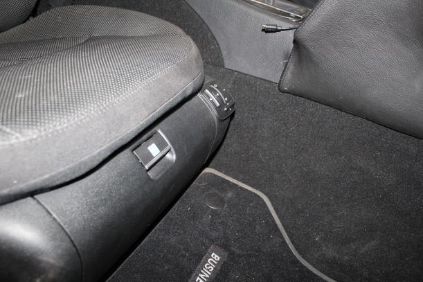 Foto: INNENVERKLEIDUNG / INNENAUSSTATTUNG AVANGARTE / LIMOUSINE eines Mercedes-Benz E 320 CDI 4Matic Automatik