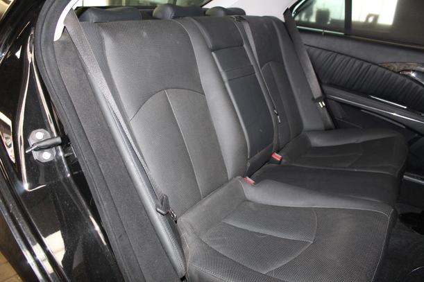 Foto: INNENVERKLEIDUNG / INNENAUSSTATTUNG AVANGARTE / LIMOUSINE eines Mercedes-Benz E 320 CDI 4Matic Automatik