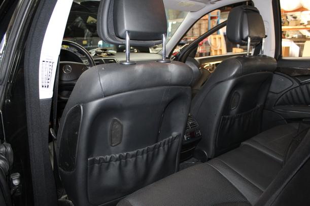Foto: INNENVERKLEIDUNG / INNENAUSSTATTUNG AVANGARTE / LIMOUSINE eines Mercedes-Benz E 320 CDI 4Matic Automatik