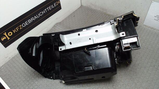 Foto: HANDSCHUHFACH eines Mercedes-Benz E 320 CDI 4Matic Automatik