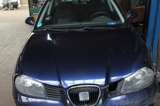 Foto: MOTORHAUBE eines Seat Ibiza 1.4 TDI
