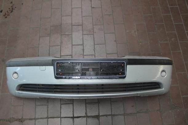 Foto: STOSSFÄNGER/ STOßSTANGE VORN ( LIMOUSINE ) eines BMW 318i