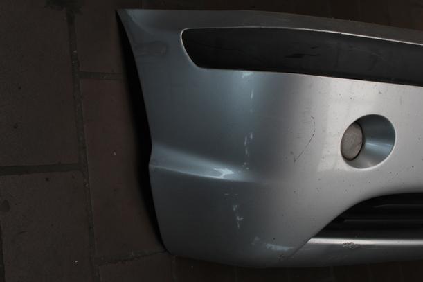 Foto: STOSSFÄNGER/ STOßSTANGE VORN ( LIMOUSINE ) eines BMW 318i