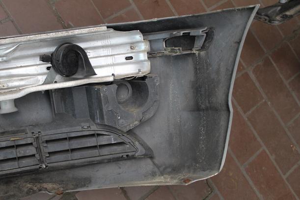 Foto: STOSSFÄNGER/ STOßSTANGE VORN ( LIMOUSINE ) eines BMW 318i