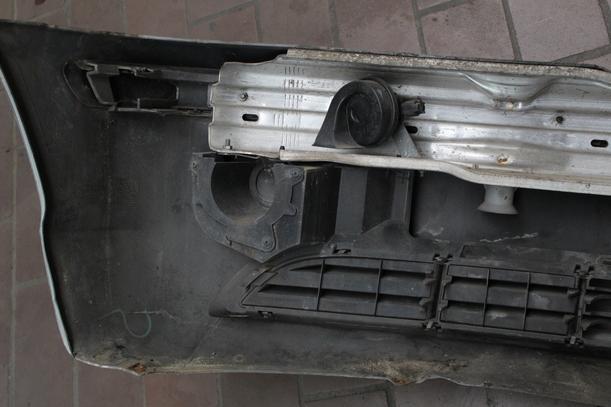 Foto: STOSSFÄNGER/ STOßSTANGE VORN ( LIMOUSINE ) eines BMW 318i