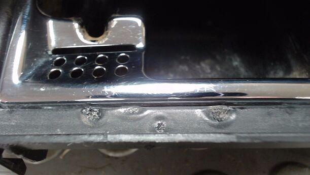 Foto: ASCHENBECKER / 12 V STECKER eines Mercedes-Benz E 320 CDI 4Matic Automatik