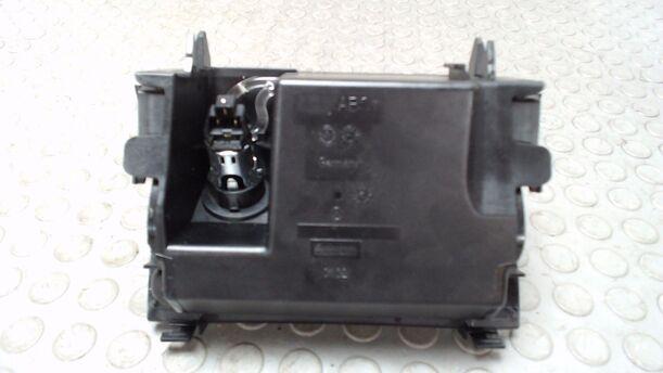 Foto: ASCHENBECKER / 12 V STECKER eines Mercedes-Benz E 320 CDI 4Matic Automatik