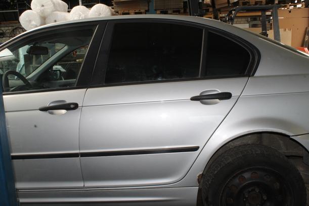 Foto: TÜR HINTEN LINKS  ( LIMOUSINE ) eines BMW 318i