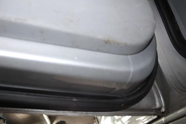 Foto: TÜR HINTEN LINKS  ( LIMOUSINE ) eines BMW 318i