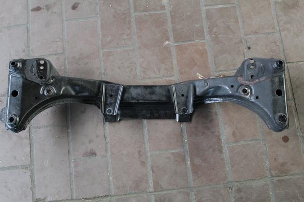 Foto: VORDERACHSE/ ACHSE VORN eines BMW 318i