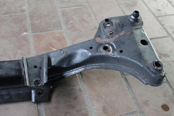 Foto: VORDERACHSE/ ACHSE VORN eines BMW 318i