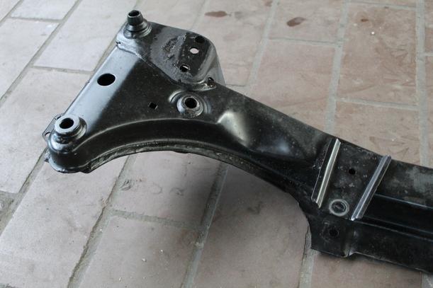 Foto: VORDERACHSE/ ACHSE VORN eines BMW 318i
