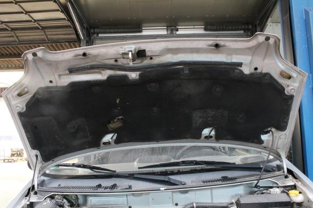 Foto: MOTORHAUBE eines Opel Agila 1.0 12 V
