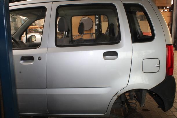 Foto: TÜR HINTEN LINKS eines Opel Agila 1.0 12 V