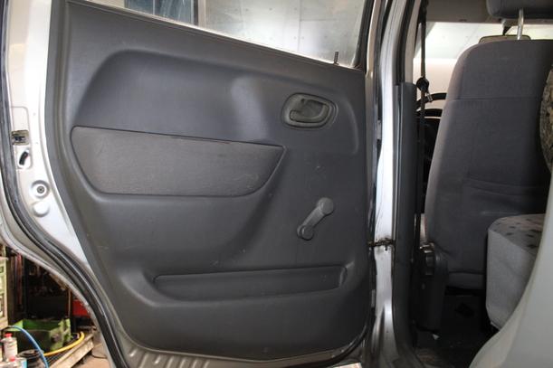 Foto: TÜR HINTEN LINKS eines Opel Agila 1.0 12 V