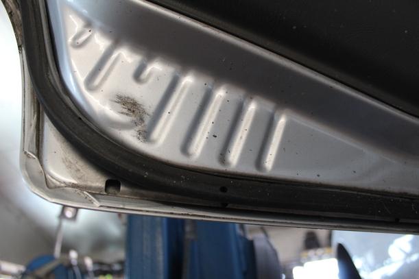 Foto: TÜR HINTEN LINKS eines Opel Agila 1.0 12 V