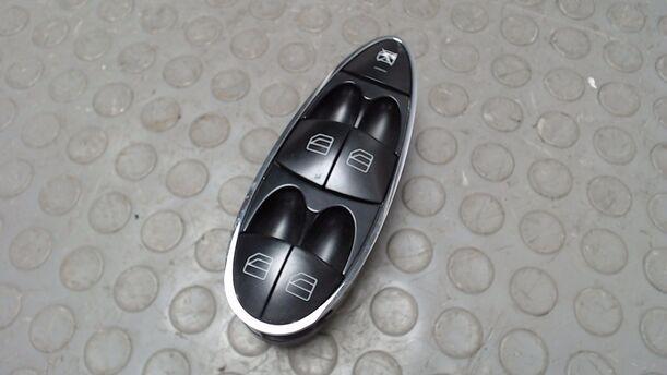 Foto: FENSTERHEBERSCHALTER VORN LINKS eines Mercedes-Benz E 320 CDI 4Matic Automatik