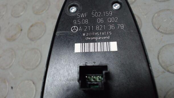 Foto: FENSTERHEBERSCHALTER VORN LINKS eines Mercedes-Benz E 320 CDI 4Matic Automatik
