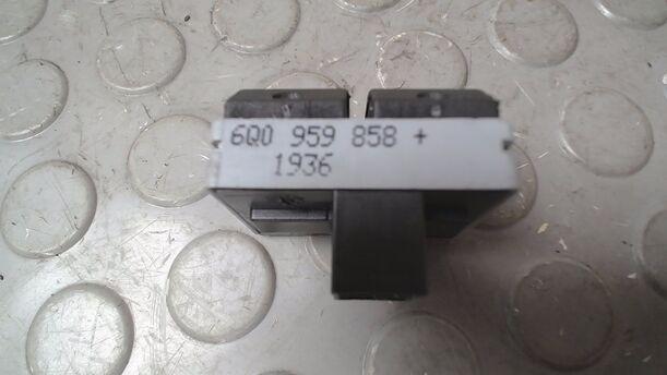Foto: FENSTERHEBERSCHALTER eines Seat Ibiza 1.4 TDI