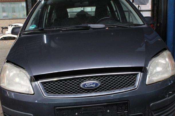 Foto: MOTORHAUBE eines Ford Focus C-MAX 1.6