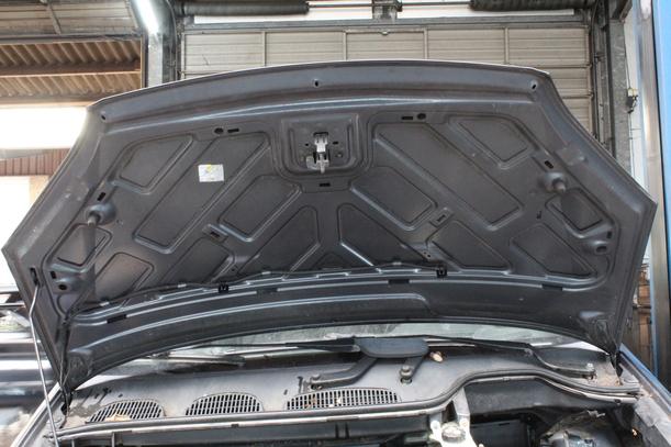 Foto: MOTORHAUBE eines Ford Focus C-MAX 1.6