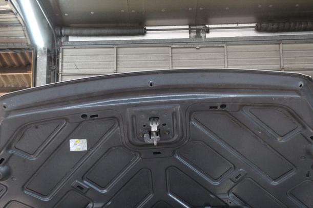 Foto: MOTORHAUBE eines Ford Focus C-MAX 1.6