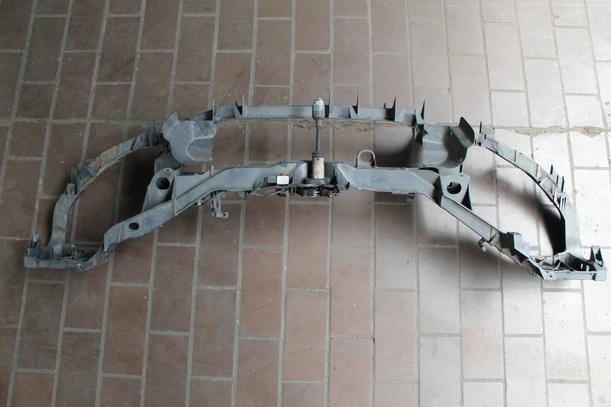 Foto: FRONTBLECH/ SCHLOSSTRÄGER eines Ford Focus C-MAX 1.6 GL
