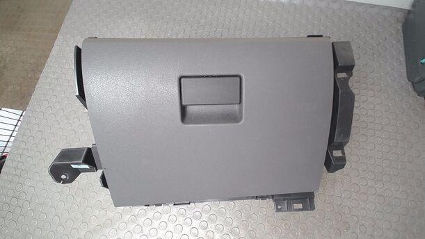 Foto: HANDSCHUHFACH eines Ford Focus C-MAX 1.6 GL